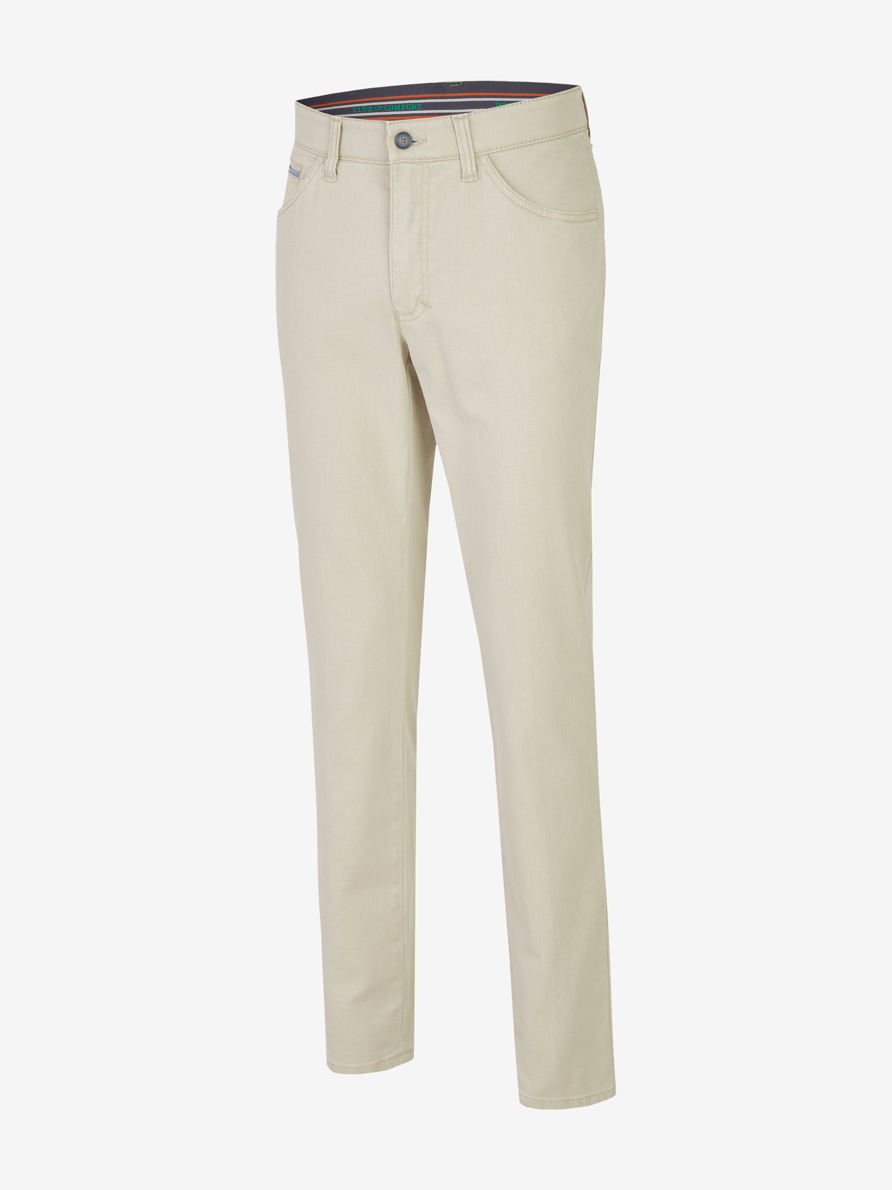 Beige Hose MARVIN 7506 von Club of Comfort mit normaler Leibhöhe, sportlicher Münztasche mit Paspel und Kontrast-Patch, elastischem Comfortbund, Hemdenstopper, High Stretch Baumwolle, modifizierte 5-Pocket-Form, Schlankes Bein, made in Green by Oeko-Tex, Frühling/Sommer, für Regular-Figur, in Kurzgröße.