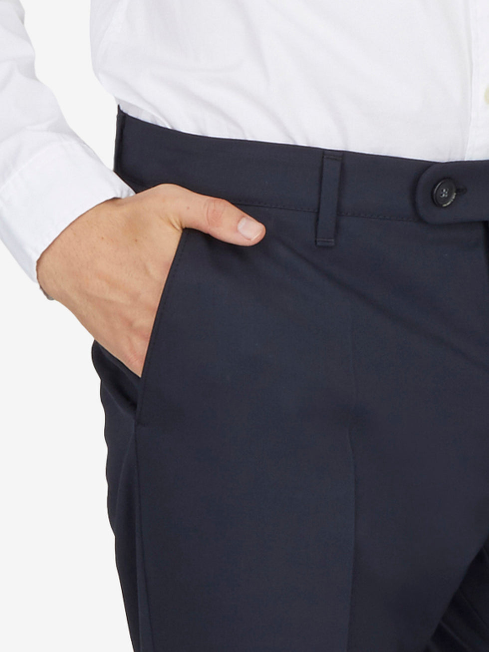 Dunkelblaue SANTOS 2590 Flat Front-Hose von Club of Comfort, aus maschinenwaschbarer Woll-Mischqualität mit elastischem Komfortbund, Hemdenstopper und Bundverlängerung mit Knopf und Haken, Regular Fit, niedrige Leibhöhe, gerades Bein, ideal für Ganzjahresgebrauch.