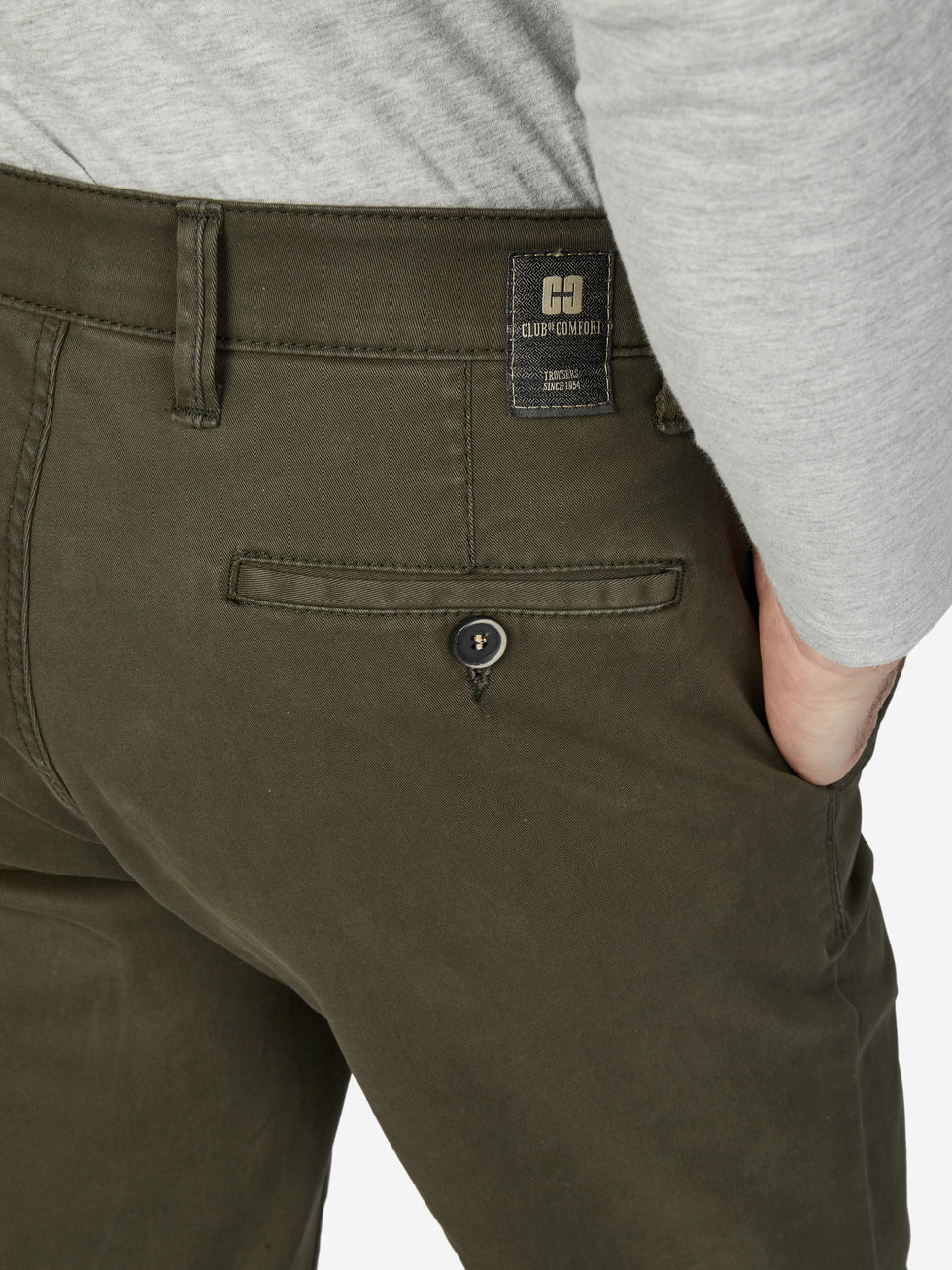 Hose "DENVER 7819" in steingrau von Club of Comfort, gerades Bein, Flat Front, mit Komfortbund und Hemdenstopper, aus hochelastischem Baumwoll-Gabardine mit High Stretch, weich im Griff, normaler Leibhöhe, geeignet für Herbst/Winter.