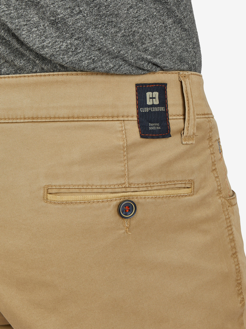 Beige MARVIN 7708 Hose von Club of Comfort mit elastischem Comfortbund, Hemdenstopper, doppelter Paspelierung an Münztasche, aus leichtem Baumwoll-High-Stretch, normale Leibhöhe, schlankes Bein, sportiv und bequem.
